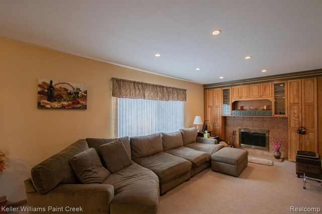 19170 Dawnshire Drive, Brownstown, MI 48193