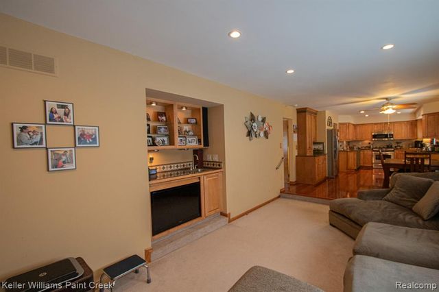 19170 Dawnshire Drive, Brownstown, MI 48193