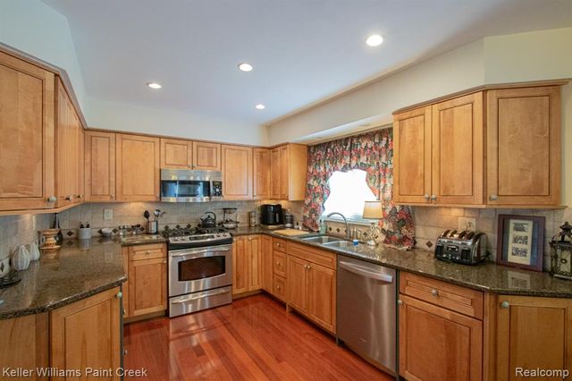 19170 Dawnshire Drive, Brownstown, MI 48193