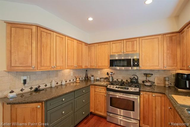 19170 Dawnshire Drive, Brownstown, MI 48193