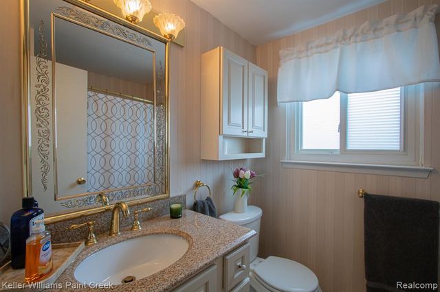 19170 Dawnshire Drive, Brownstown, MI 48193