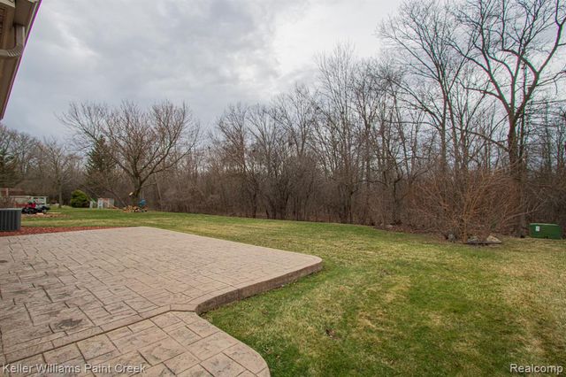 19170 Dawnshire Drive, Brownstown, MI 48193