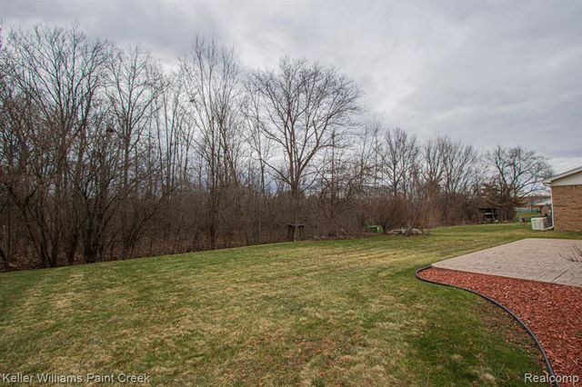 19170 Dawnshire Drive, Brownstown, MI 48193