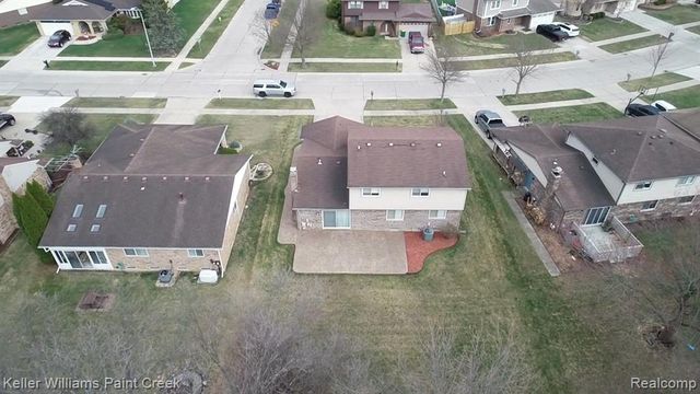 19170 Dawnshire Drive, Brownstown, MI 48193