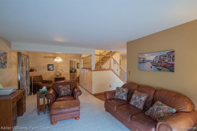 19170 Dawnshire Drive, Brownstown, MI 48193