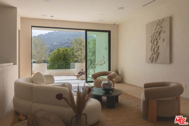 17177 Adlon Road, Encino (los Angeles), CA 91436