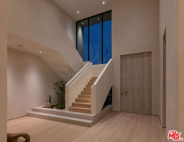 17177 Adlon Road, Encino (los Angeles), CA 91436