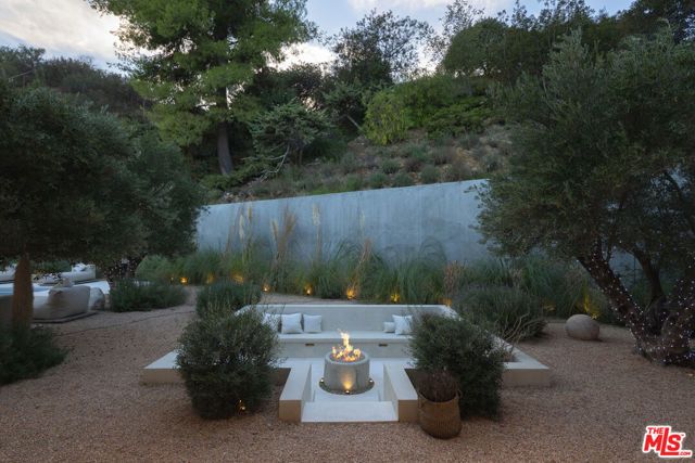 17177 Adlon Road, Encino (los Angeles), CA 91436