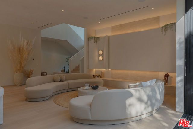 17177 Adlon Road, Encino (los Angeles), CA 91436