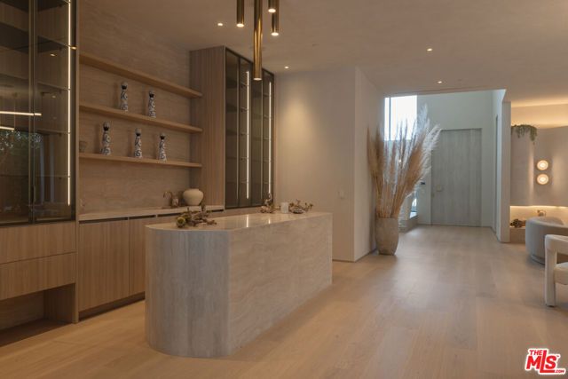 17177 Adlon Road, Encino (los Angeles), CA 91436