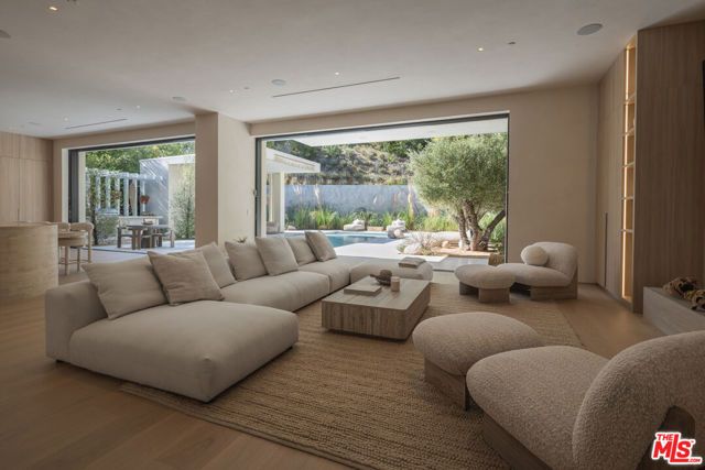 17177 Adlon Road, Encino (los Angeles), CA 91436