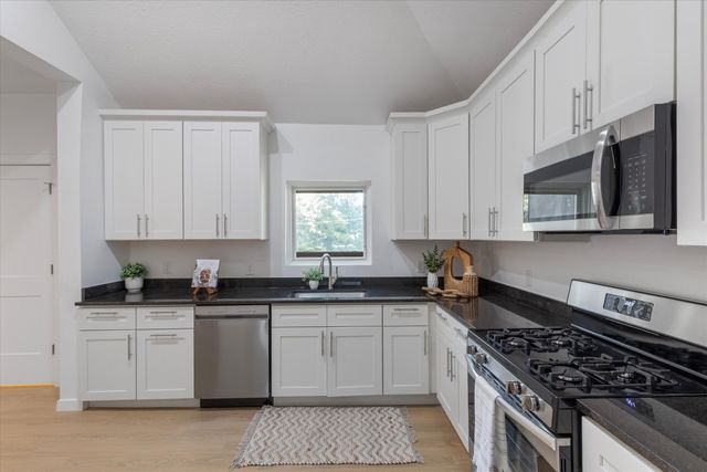 501 OAKLAND Avenue, Council Bluffs, IA 51503