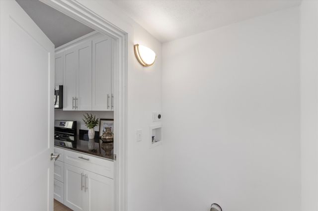 501 OAKLAND Avenue, Council Bluffs, IA 51503