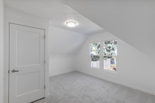 501 OAKLAND Avenue, Council Bluffs, IA 51503