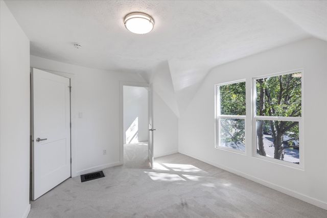 501 OAKLAND Avenue, Council Bluffs, IA 51503