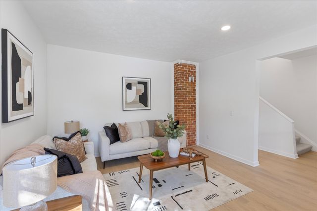 501 OAKLAND Avenue, Council Bluffs, IA 51503