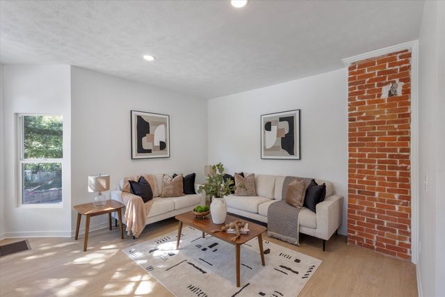 501 OAKLAND Avenue, Council Bluffs, IA 51503