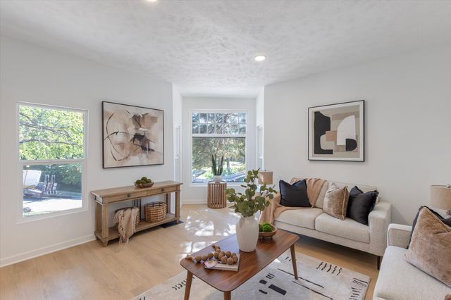 501 OAKLAND Avenue, Council Bluffs, IA 51503