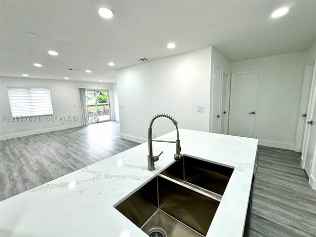 3667 NW 17th Way 3667, Oakland Park, FL 33309