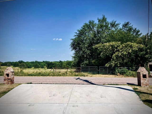 617 N Friendship Road, Sherman, TX 75092
