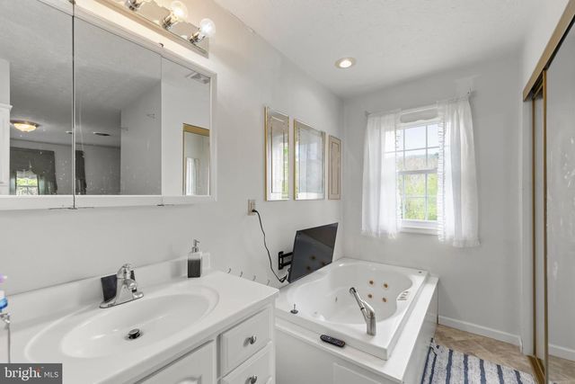 106 WATERVIEW DR, Capon Bridge, WV 26711