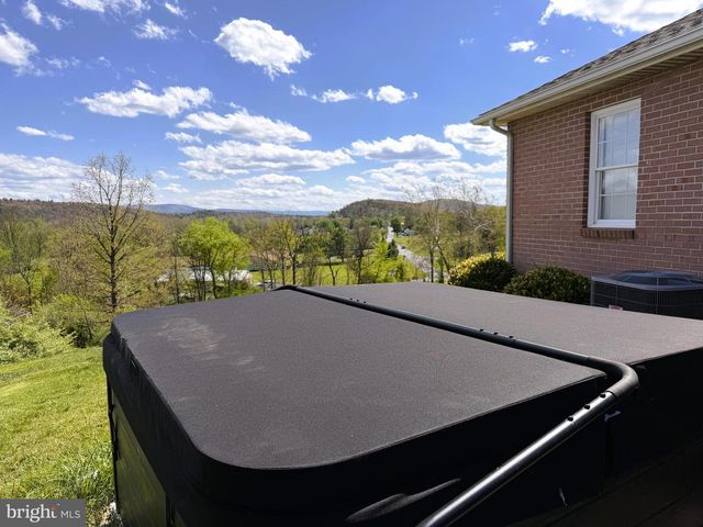 106 WATERVIEW DR, Capon Bridge, WV 26711
