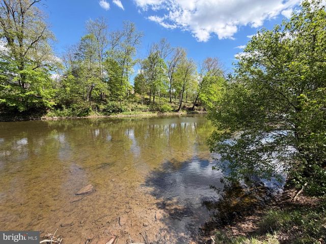 106 WATERVIEW DR, Capon Bridge, WV 26711