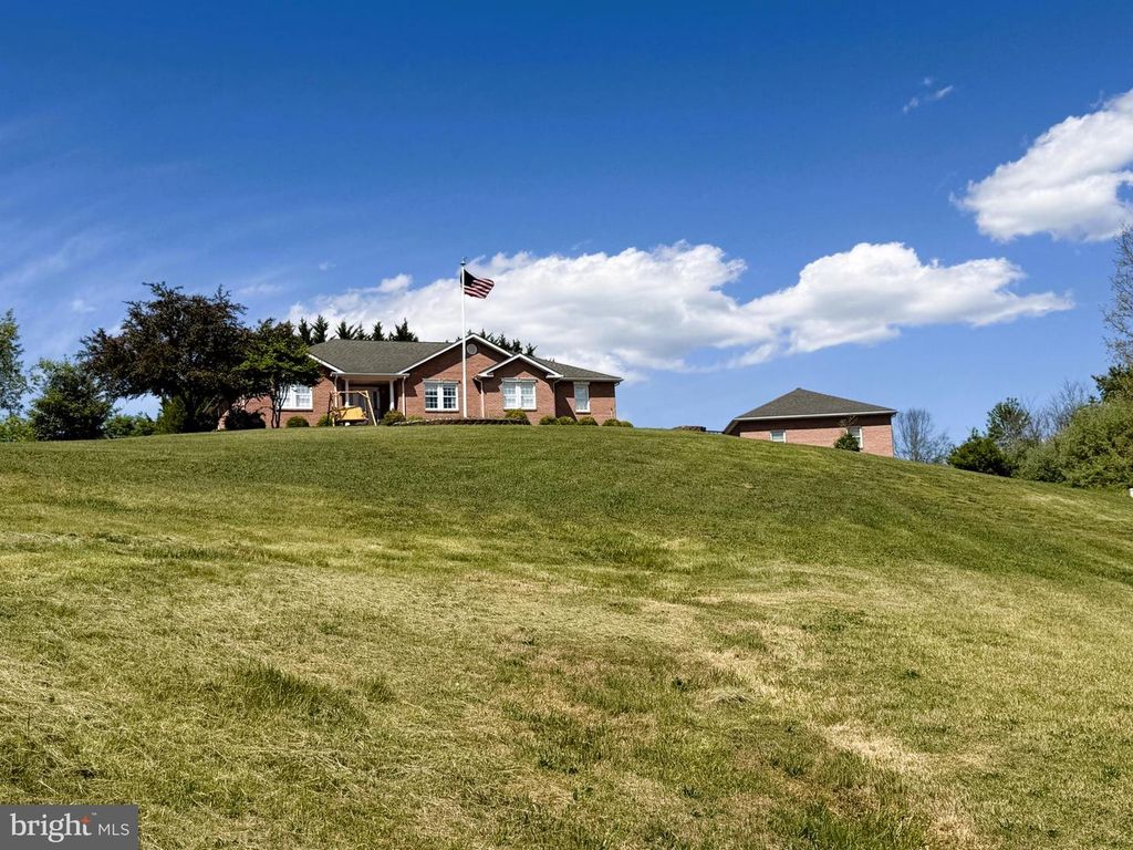 106 WATERVIEW DR, Capon Bridge, WV 26711