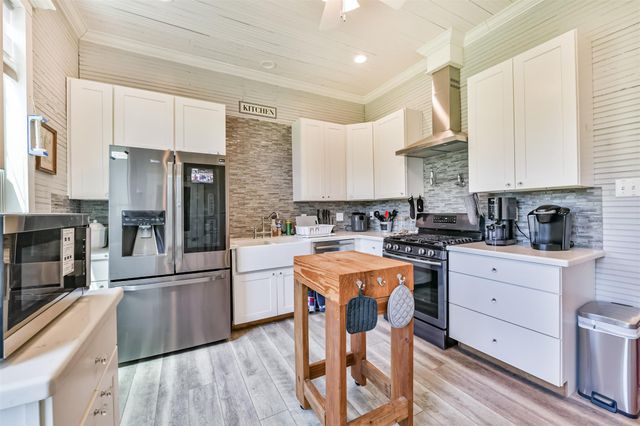 503 W Blum Street, Alvin, TX 77511