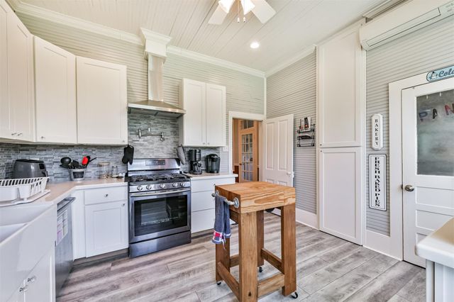 503 W Blum Street, Alvin, TX 77511