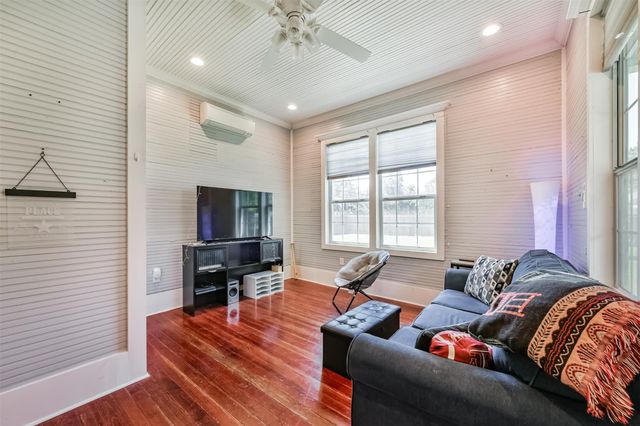 503 W Blum Street, Alvin, TX 77511