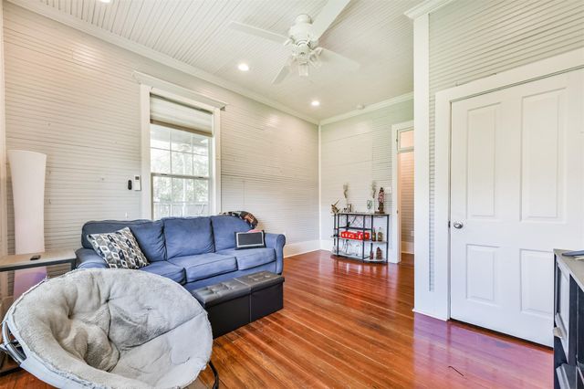 503 W Blum Street, Alvin, TX 77511