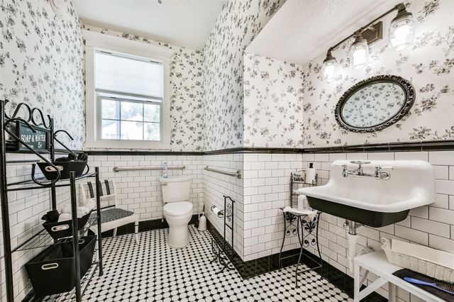 503 W Blum Street, Alvin, TX 77511