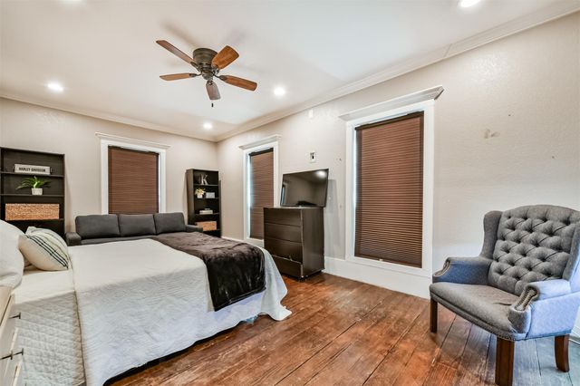 503 W Blum Street, Alvin, TX 77511
