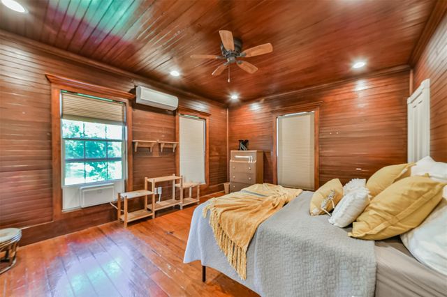 503 W Blum Street, Alvin, TX 77511