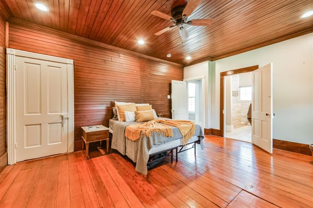 503 W Blum Street, Alvin, TX 77511