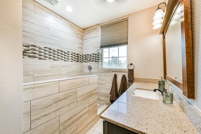 503 W Blum Street, Alvin, TX 77511