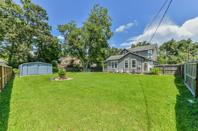 503 W Blum Street, Alvin, TX 77511