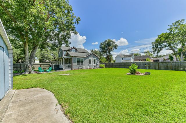 503 W Blum Street, Alvin, TX 77511