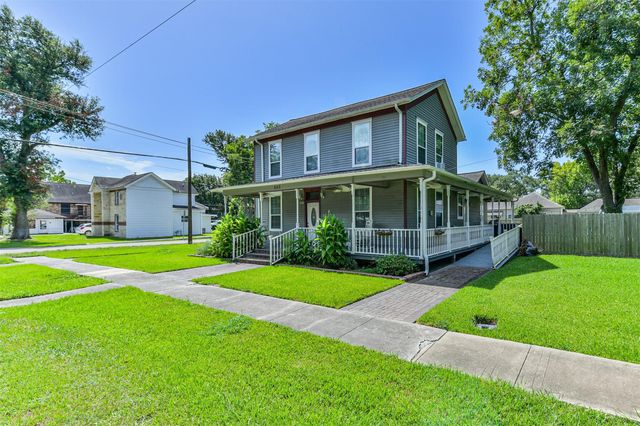 503 W Blum Street, Alvin, TX 77511