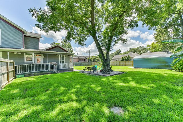 503 W Blum Street, Alvin, TX 77511