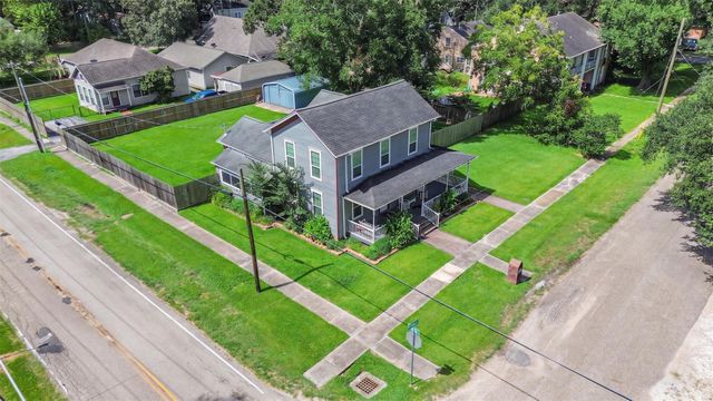 503 W Blum Street, Alvin, TX 77511