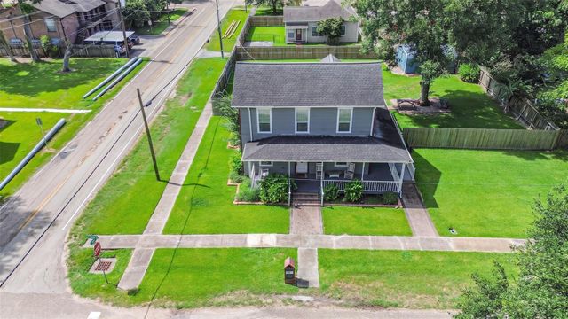 503 W Blum Street, Alvin, TX 77511