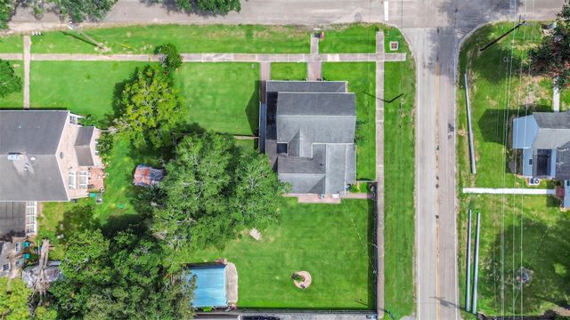 503 W Blum Street, Alvin, TX 77511
