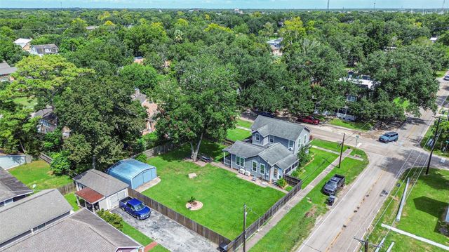 503 W Blum Street, Alvin, TX 77511