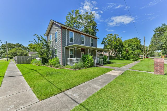 503 W Blum Street, Alvin, TX 77511