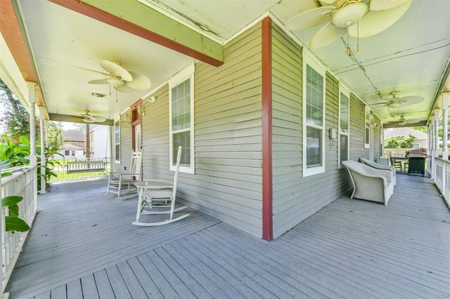 503 W Blum Street, Alvin, TX 77511