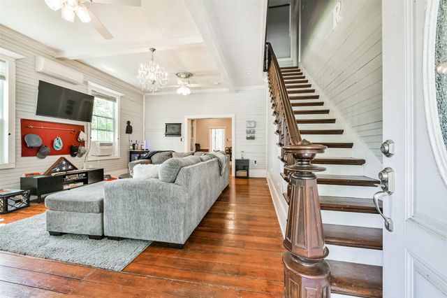 503 W Blum Street, Alvin, TX 77511