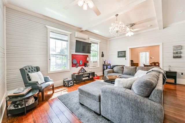 503 W Blum Street, Alvin, TX 77511
