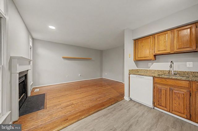 6952 COMPTON LN, Centreville, VA 20121